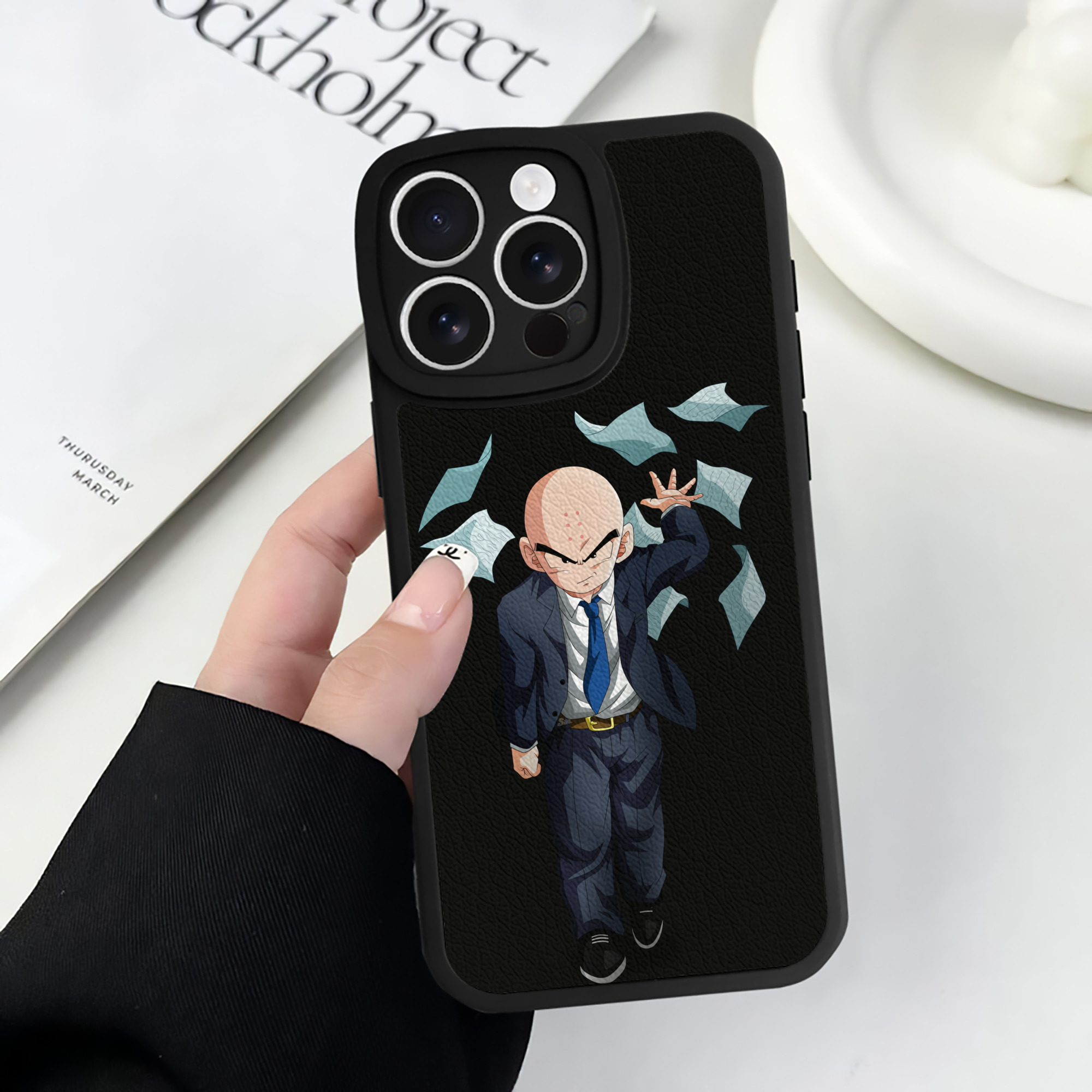 （画像用） ドラゴンボール クリリン DRAGON BALL krillin 【iPhone 16シリーズ対応】シリコンスマホケース（レザー調） 材質：シリコン
